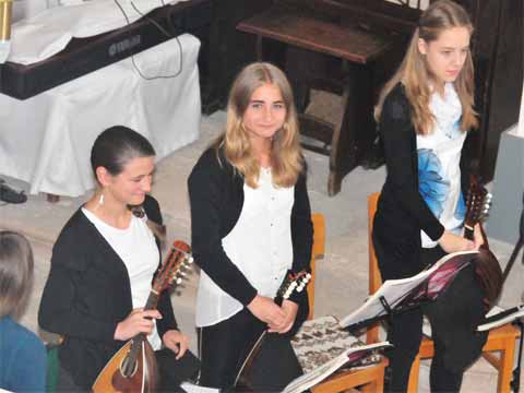 Nachwuchsgruppe des Mandolinenorchesters "Euphonia" in der Stadtkirche Waltershausen