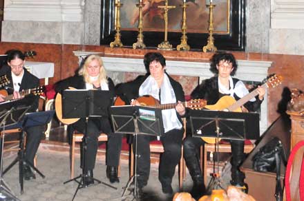 Schlosskapelle Schönbrunn Wien mit Mandolinenorchester Euphonia